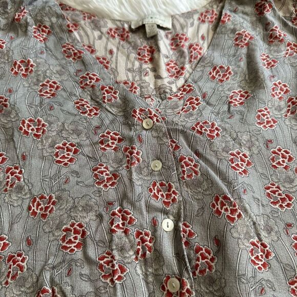 Lucky Brand Top Button Front Floral Gray Red Lightweight Womens Size Small - Picture 5 of 7